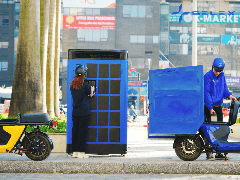 Trạm đổi pin Selex giúp bạn nạp đầy năng lượng trong vòng 2 phút.