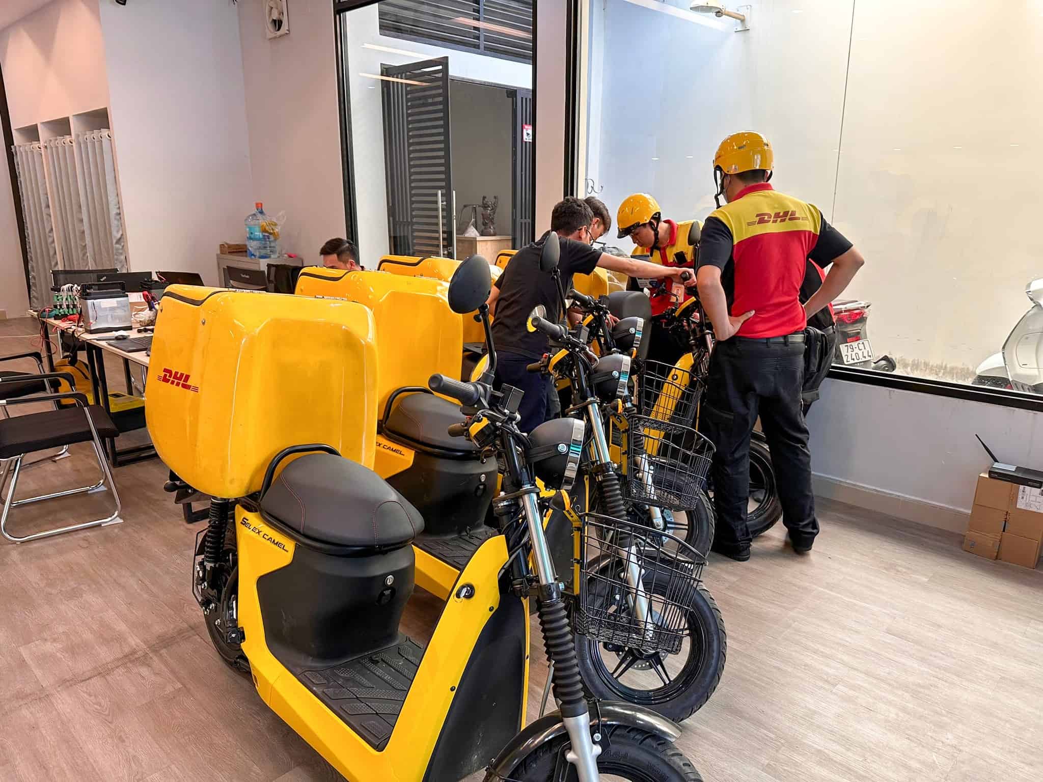 DHL Express drivers use Selex Motors electric vehicles for delivery
