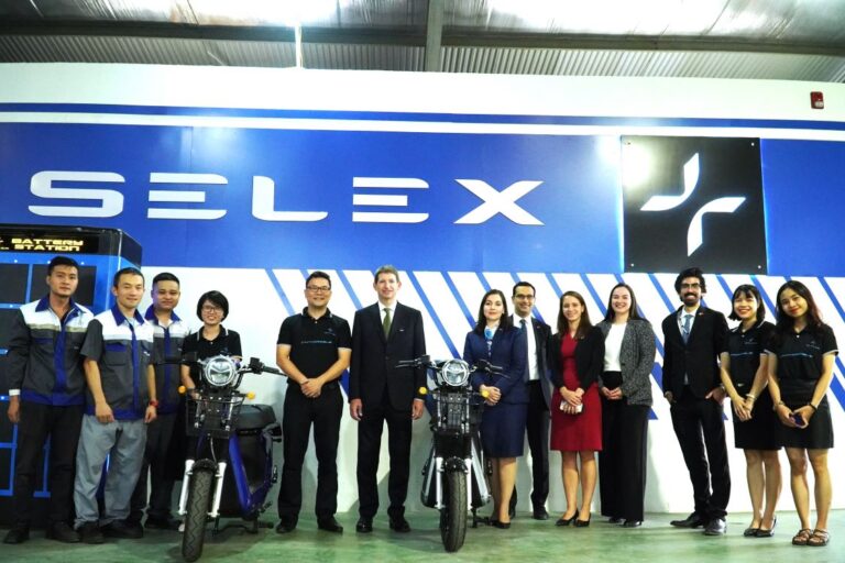 Chuyến thăm của cơ quan DFC tại nhà máy Selex Motors