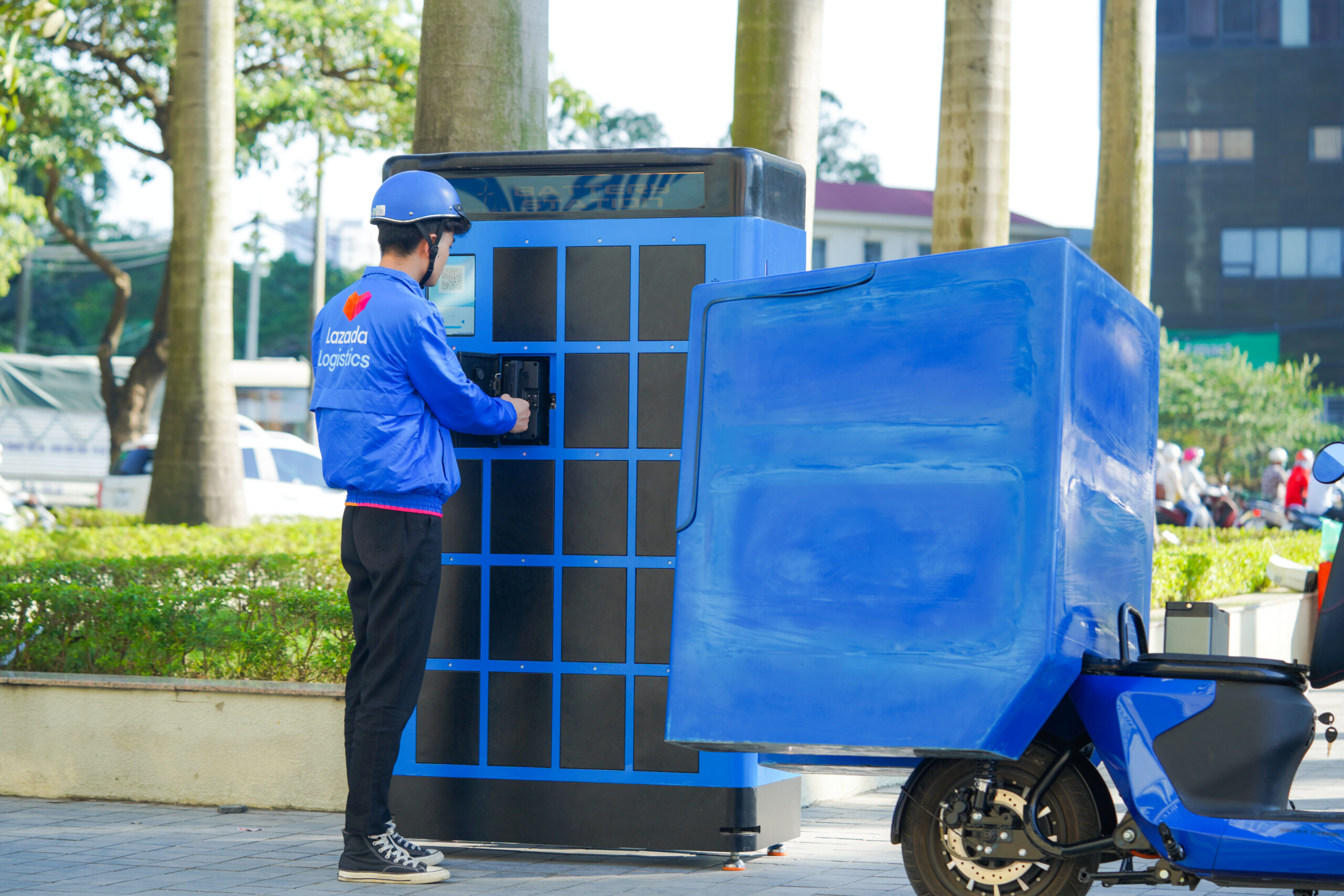 ĐỔI PIN SELEX &#8211; ÁP ĐẢO HOÀN TOÀN SO VỚI MUA PIN TỰ SẠC TẠI NHÀ