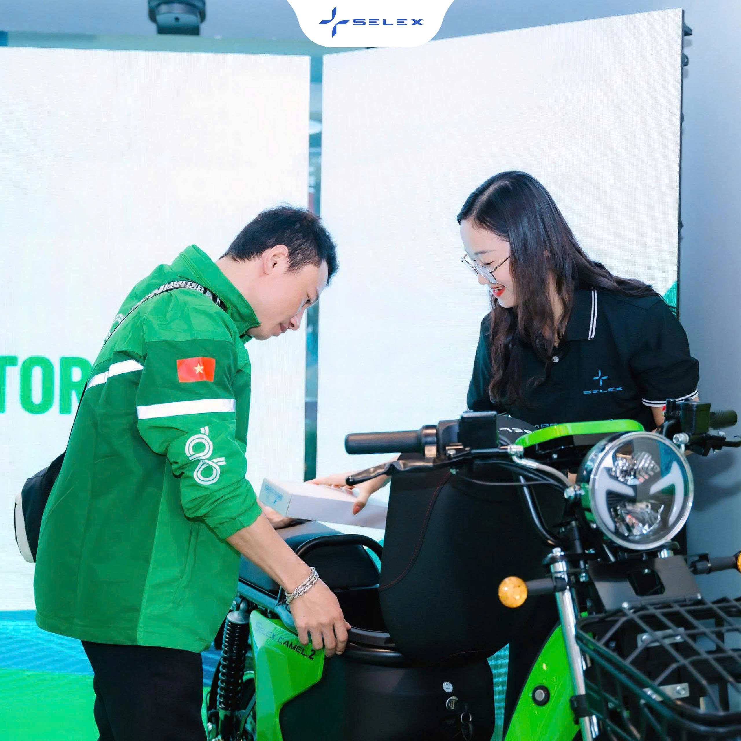 Selex Motors &#038; Grab Việt Nam chính thức ký kết hợp tác chiến lược Chuyển đổi 3.000 tài xế công nghệ sang xe máy điện
